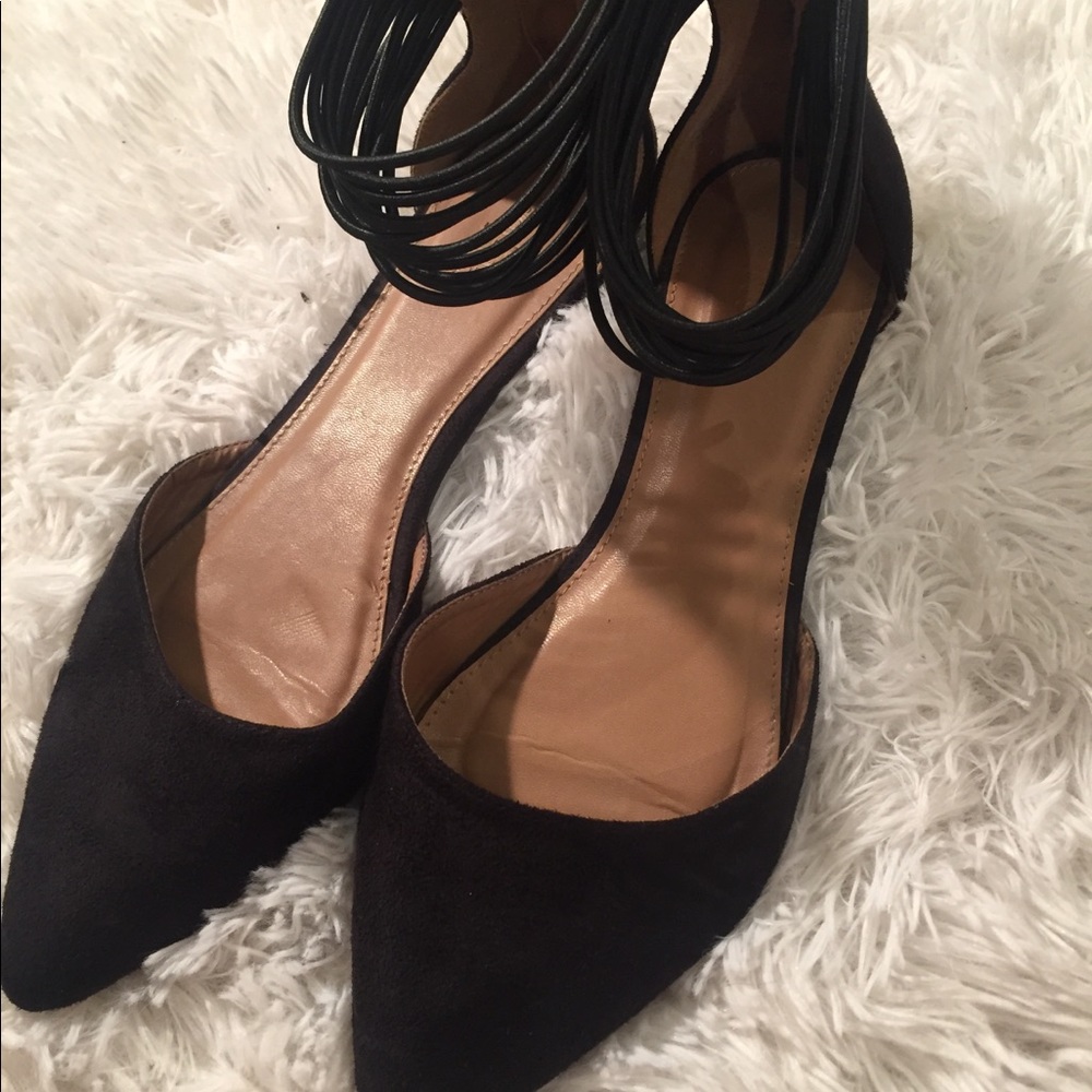 Black pointed flats with ankle strap!